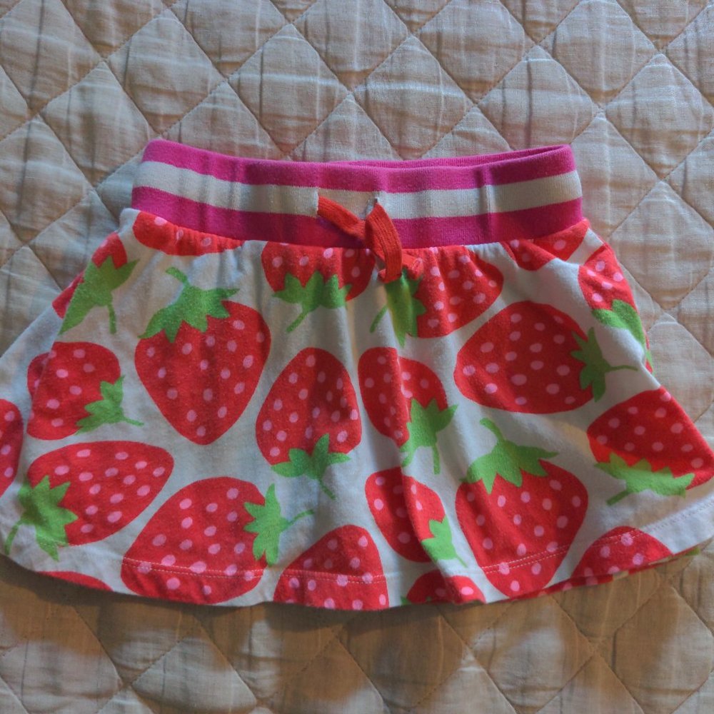 Mini Boden strawberry skort 4-5